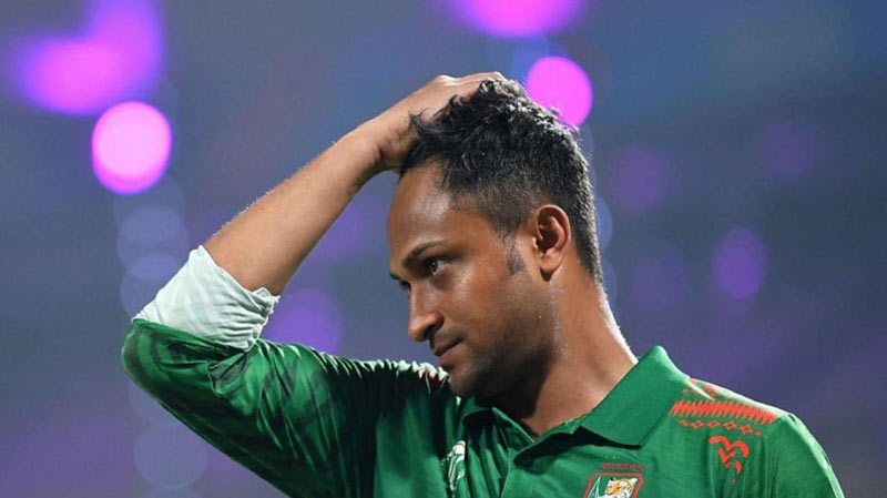দেশে ফিরছেন না সাকিব